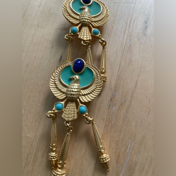 VINTAGE Elizabeth Taylor Egyptian Revival Cleopatra Clip Earrings. Blue & Gold - Picture 3 of 6